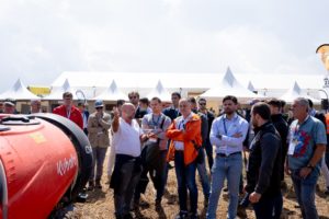 DemoAlmendro 2024 brindó la ocasión de presenciar el trabajo sobre el terreno de maquinaria específica para el cultivo del almendro en alta densidad.